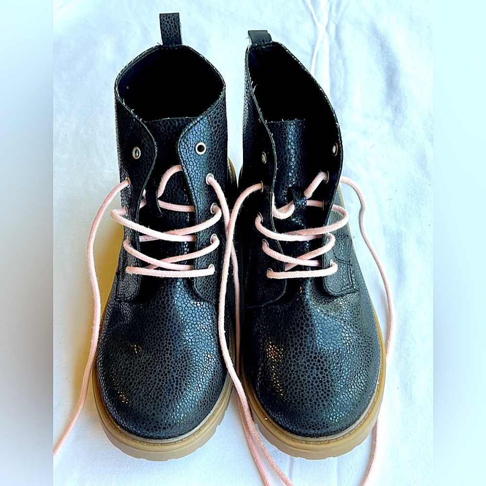 Boots from Crazy 8, 2 girls, black with pink laces
